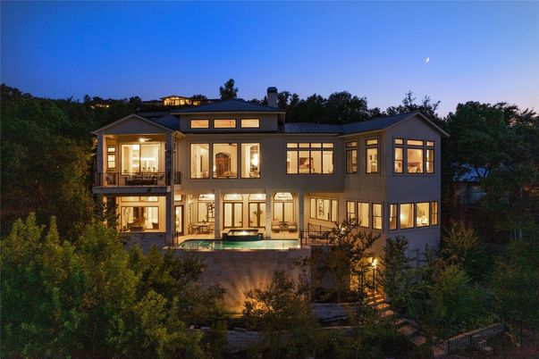 Backyard, Exterior, Facade, Pool, Modern