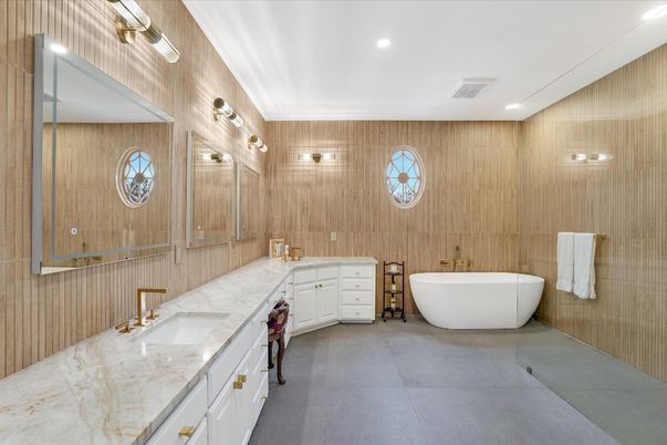 Bathroom, Dual Sink Vanities, Free Standing Baths, Interior, Recessed Lighting