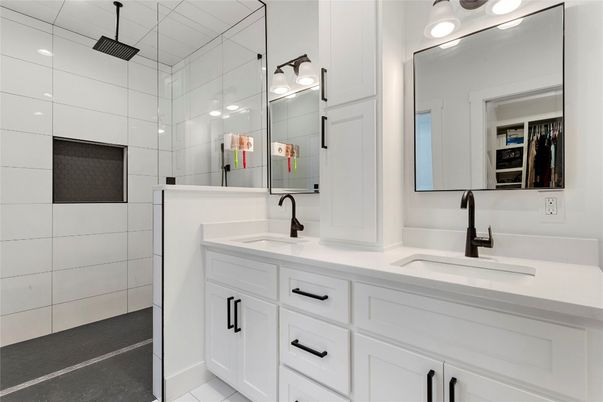 Bathroom, Dual Sink Vanities, Interior