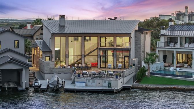 Exterior, Facade, Lake, Modern
