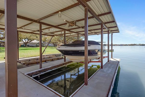 Exterior, Lake
