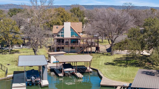 Exterior, Lake