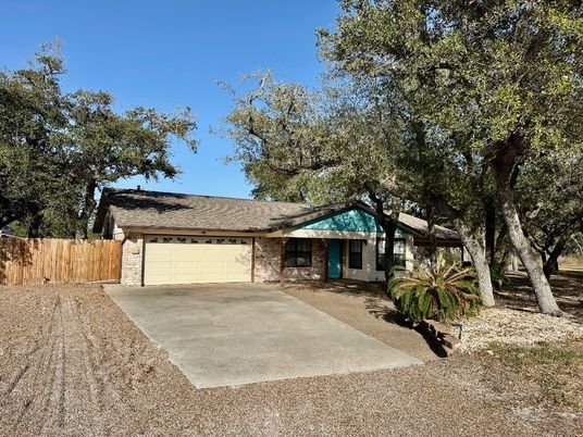 Attached, Exterior, Facade, Ranch