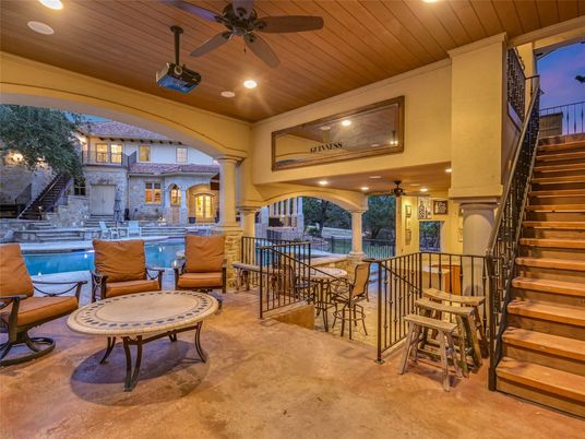 Exterior, Pool, Recessed Lighting