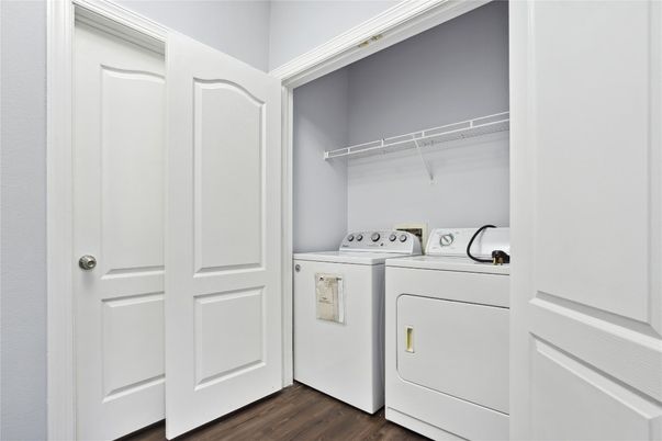 Interior, Utility Closets, Washer, Wood Texture Flooring