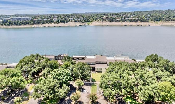 Exterior, Lake