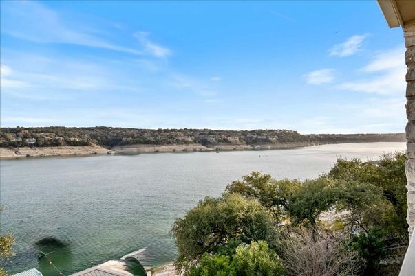 Exterior, Lake