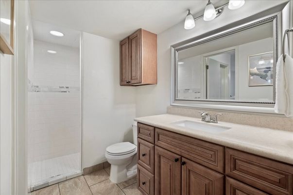 Bathroom, Interior, Recessed Lighting