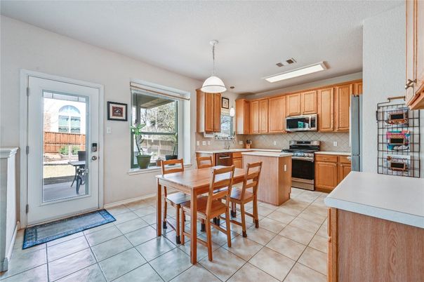 Dining room, Interior, Kitchen, Pendant Lights, Stainless Steel Appliances