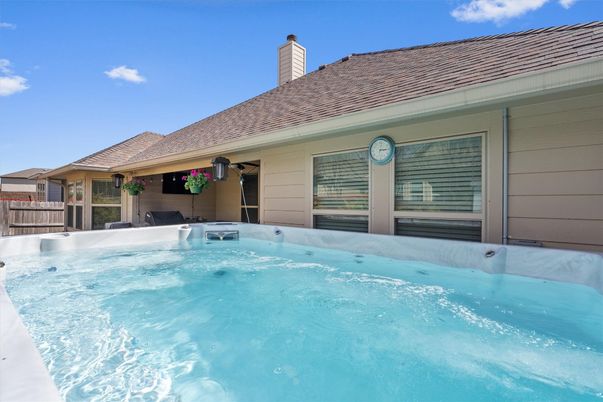 Exterior, Hot Tub, Pool