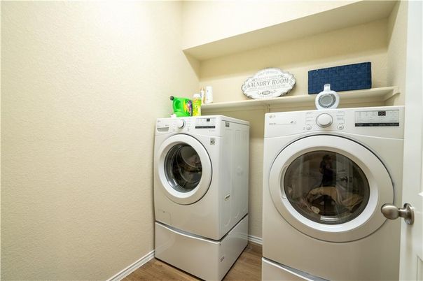 Interior, Washer, Wood Texture Flooring