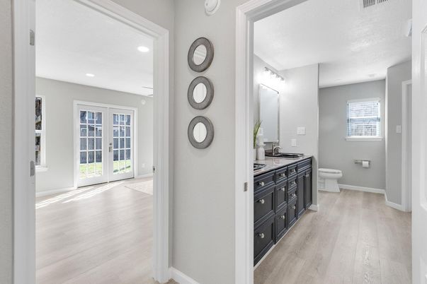 Bathroom, Interior, Recessed Lighting, Wood Texture Flooring