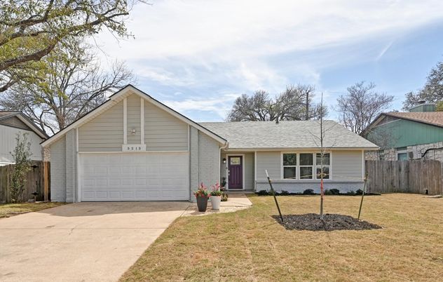 Attached, Exterior, Facade, Ranch