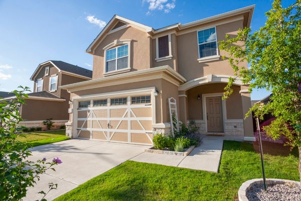 Attached, Exterior, Facade, American Craftsman