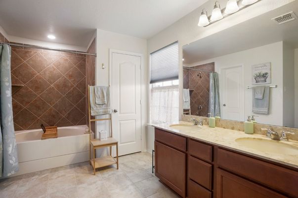 Bathroom, Dual Sink Vanities, Interior, Recessed Lighting