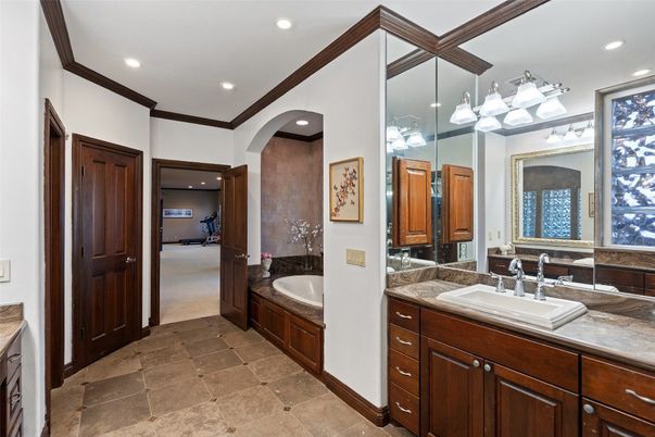 Bathroom, Dual Sink Vanities, Interior, Recessed Lighting