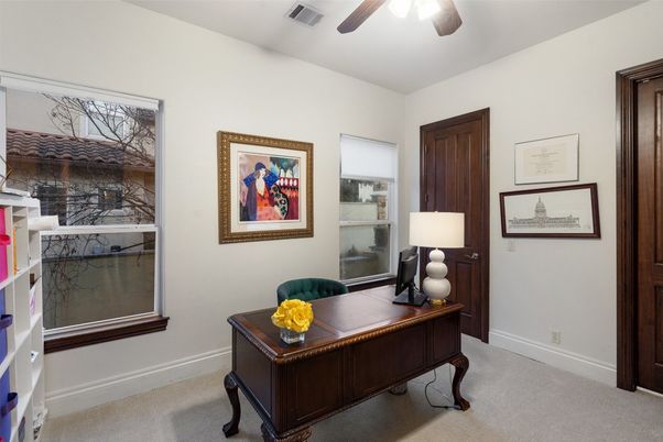 Home Office, Interior