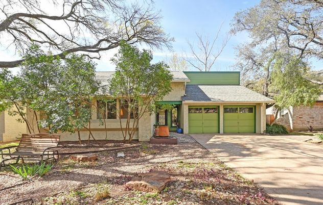 Attached, Exterior, Facade, Ranch