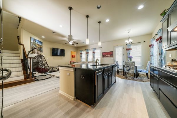 Chandelier, Dining room, Interior, Kitchen, Pendant Lights, Recessed Lighting, Wood Texture Flooring