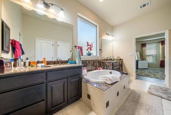 Bathroom, Dual Sink Vanities, Interior, Recessed Lighting