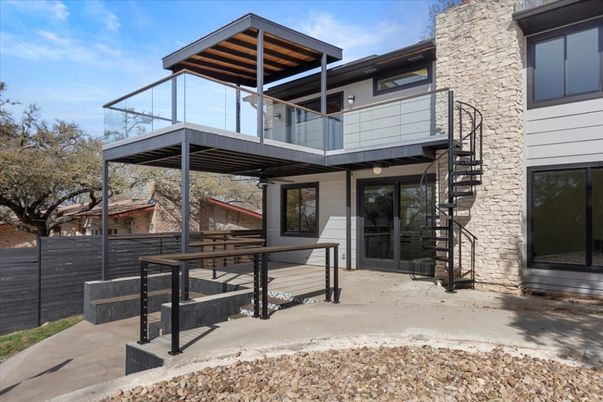 Exterior, Facade, Modern