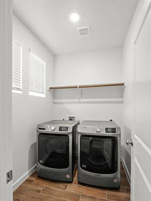 Interior, Recessed Lighting, Washer, Wood Texture Flooring