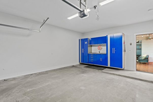 Garage, Interior