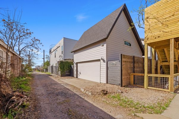Detached Garage, Exterior