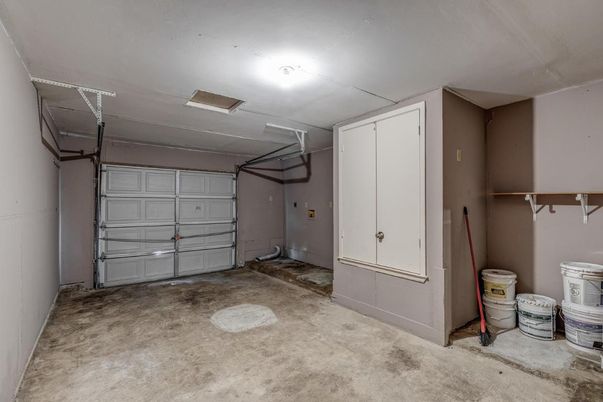 Garage, Interior