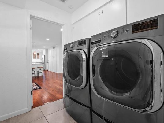 Interior, Pendant Lights, Recessed Lighting, Washer, Wood Texture Flooring