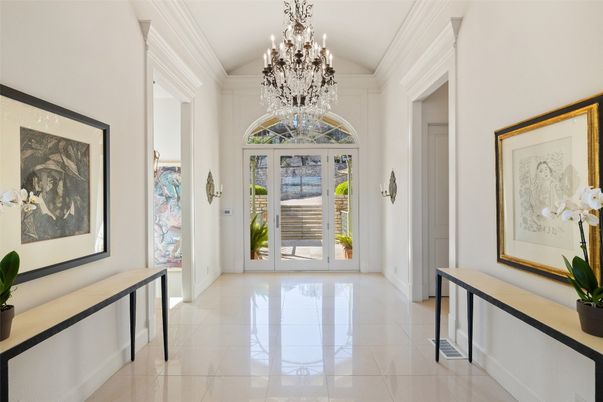 Chandelier, Interior