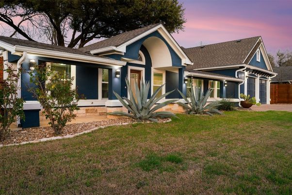 Backyard, Exterior, Facade, Ranch
