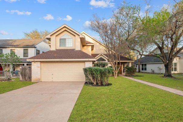 Attached, Exterior, Facade, Ranch
