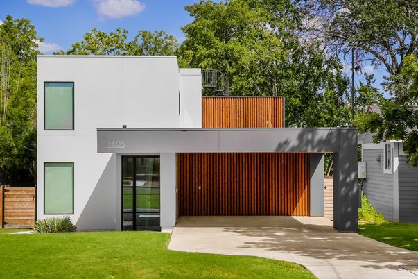 Attached, Backyard, Exterior, Facade, Modern