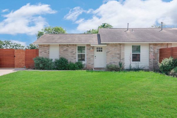 Attached, Backyard, Exterior, Facade, Brick Facade, Ranch