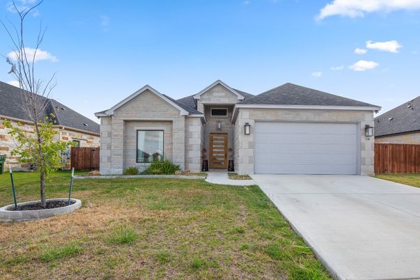 Attached, Exterior, Facade, Ranch