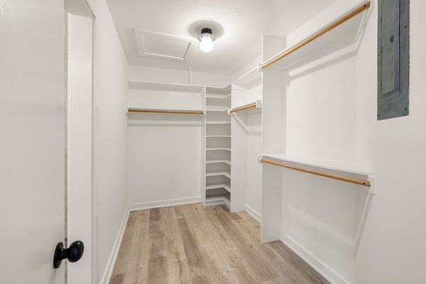 Interior, Walk-in Closets, Wood Texture Flooring