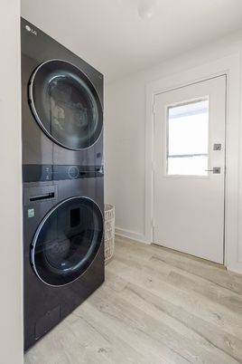 Interior, Utility Closets, Washer, Wood Texture Flooring