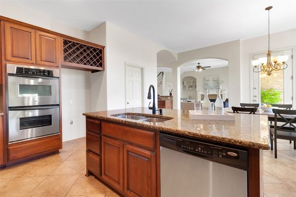 Chandelier, Dining room, Interior, Kitchen, Stainless Steel Appliances