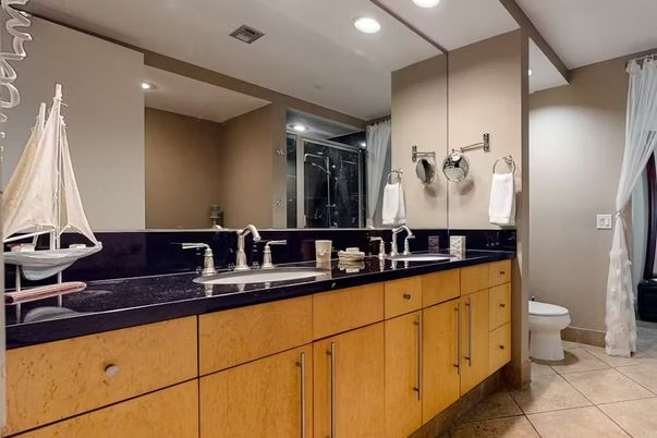 Bathroom, Dual Sink Vanities, Interior, Recessed Lighting