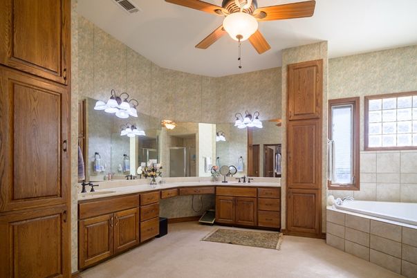 Bathroom, Dual Sink Vanities, Interior