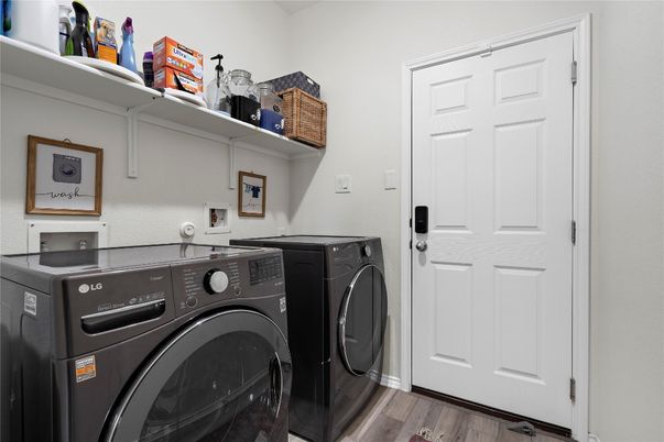 Interior, Washer, Wood Texture Flooring