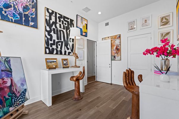Interior, Recessed Lighting, Wood Texture Flooring