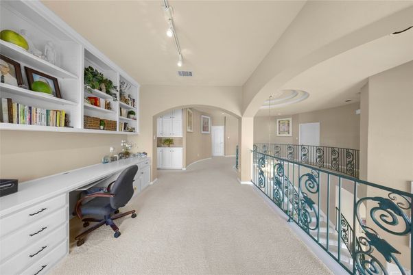 Home Office, Interior