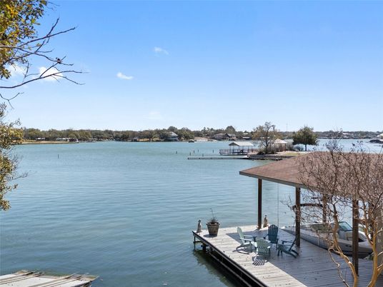 Exterior, Lake