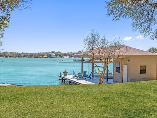 Exterior, Lake