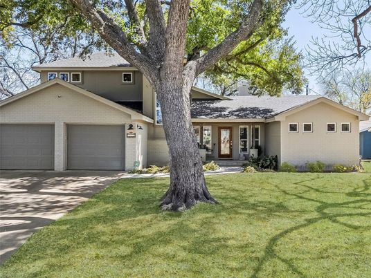 Attached, Exterior, Facade, Ranch