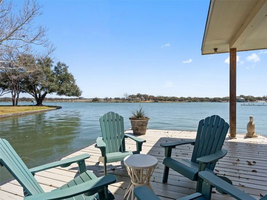 Exterior, Lake