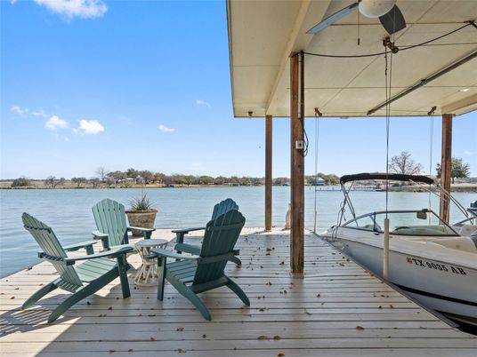 Exterior, Lake