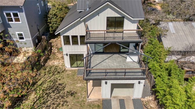 Exterior, Drone